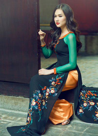 Thuan Viet showcases manually embroidered ao dai in Japan 
