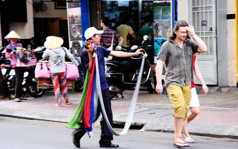 Vietnam, Saigon, tourits, visitors, street vendors
