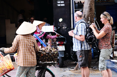 Vietnam, Saigon, tourits, visitors, street vendors