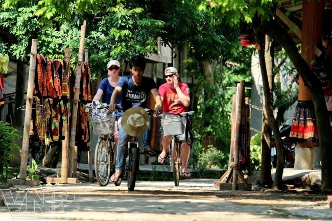 home stay tour, Hoa Binh, Muong, stilt house, tourist