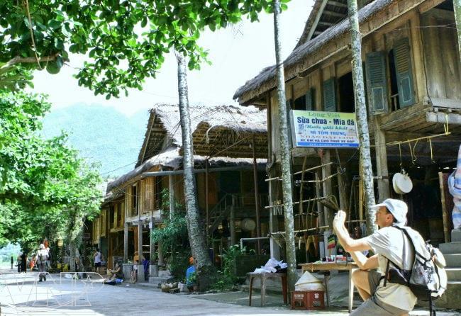 home stay tour, Hoa Binh, Muong, stilt house, tourist