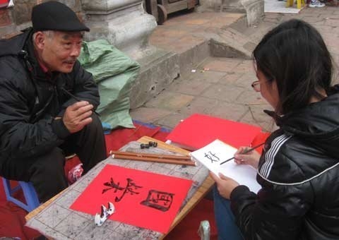 calligrapher, van mieu, hanoi, nom script