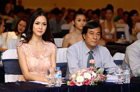 Ngoc Anh (left) - the pageant's representative.