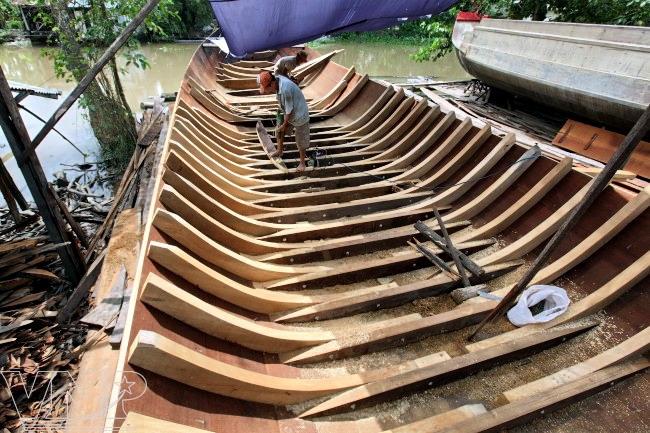 long hau, boat building, wodden boat, workers, fishermen