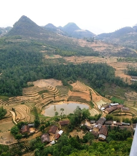 The houses of the Lo Lo people at the foothills of Lung Cu.