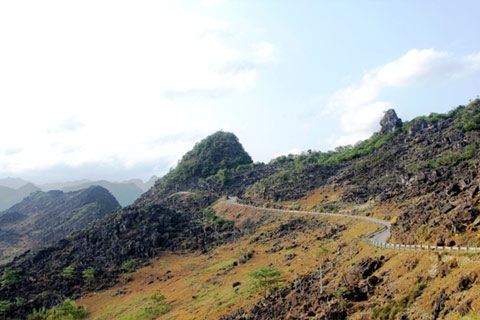 The road to the rock plateau.