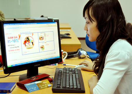 Vietnam, e-commerce, online market, iPhone 5, bank accounts