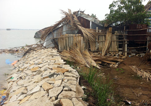 nha be river, landslide, collapse, hcm city