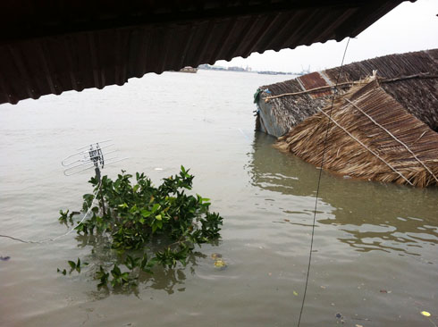 nha be river, landslide, collapse, hcm city