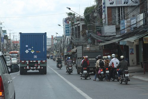 The truck arrives in Bien Hoa city.