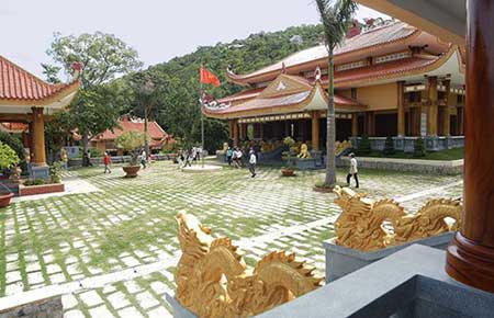 Ba Ria–Vung Tau, Chau Long-Chau Vien Mountain, guerilla base of Minh Dam, Long Hai Beach, war museum