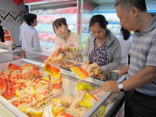 convenience stores, traditional market, supermarkets