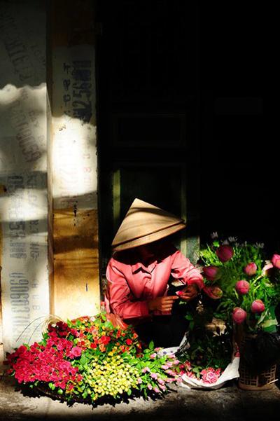 flower bike, mobile flower shop, hanoi, romantic