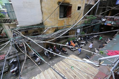 facebook, bill gates, electric poles, power grid, vietnam