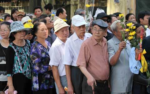 General Vo Nguyen Giap, mourners, house at 30 Hoang Dieu Street, General’s family