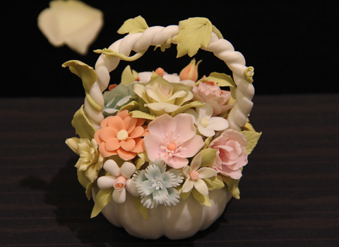 Porcelain flowers making shop