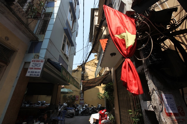 vo nguyen giap, flag at half mast, state funeral