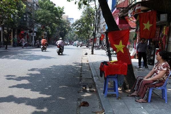 vo nguyen giap, flag at half mast, state funeral