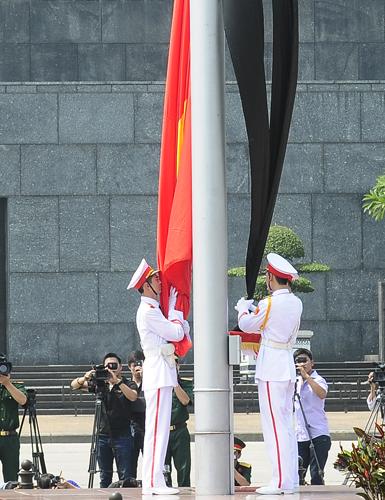 vo nguyen giap, flag at half mast, state funeral