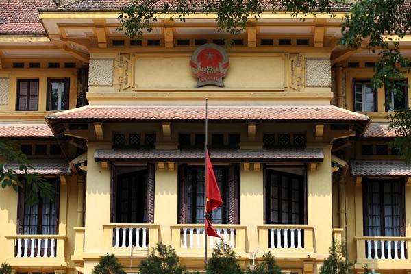 vo nguyen giap, flag at half mast, state funeral