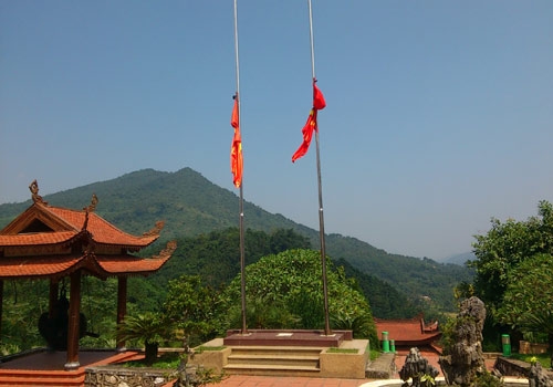 vo nguyen giap, flag at half mast, state funeral