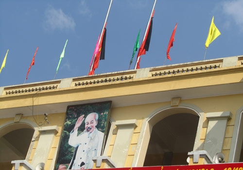 vo nguyen giap, flag at half mast, state funeral