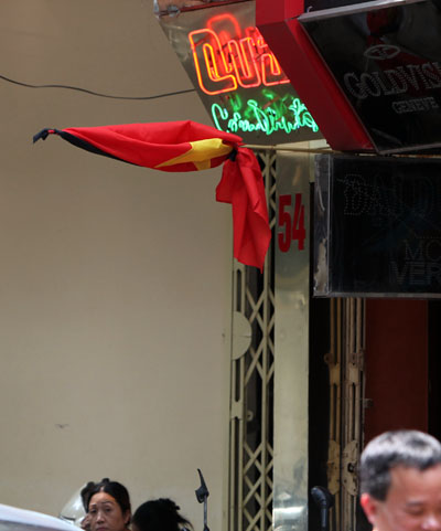 vo nguyen giap, flag at half mast, state funeral