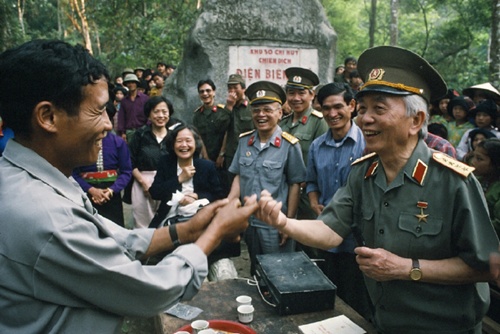 us reporter, vo nguyen giap, dien bien, funeral, quang binh, Catherine Karnow