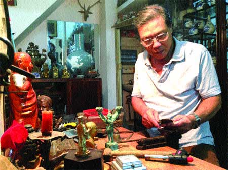 Hanoian craftsman, bronze artisan, private museum