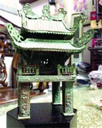Hanoian craftsman, bronze artisan, private museum