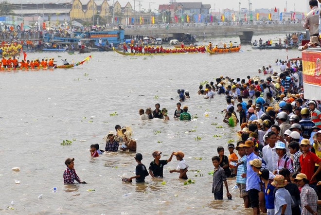 Khmer boat racing, ngo boat, soc trang