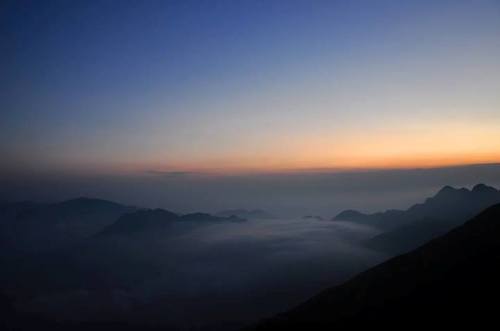 ta chi nhu peak, yen bai, ocean of clouds, climbers