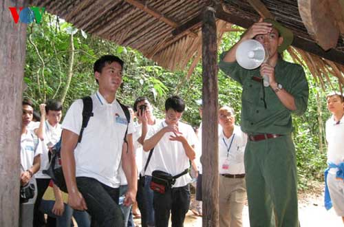 Cu Chi tunnels, CNN, “Iron Land”, visitors