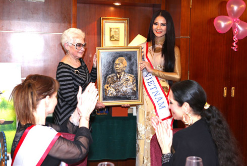 tran thi quynh, Mrs. World 2013, Kim Hong