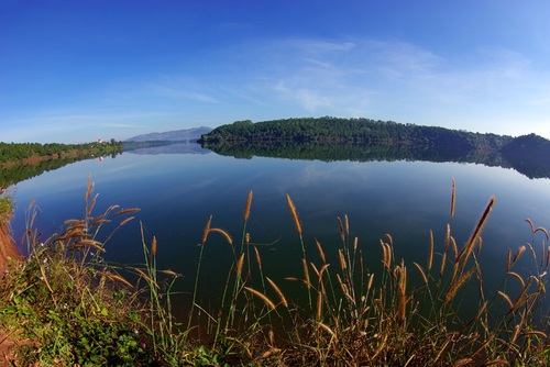 central highlands, beautiful lakes, lak lake, ho xuan huong lake, bien ho