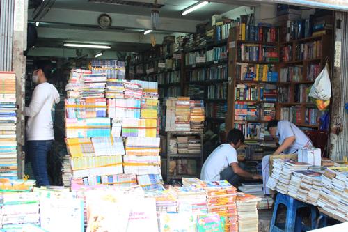 special streets, saigon, antique street, street of old books, street of oriental medicines