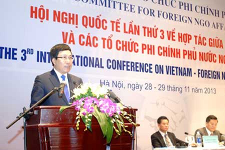Vietnam, NGOs, voluntary teachers, environmental protection, poor household