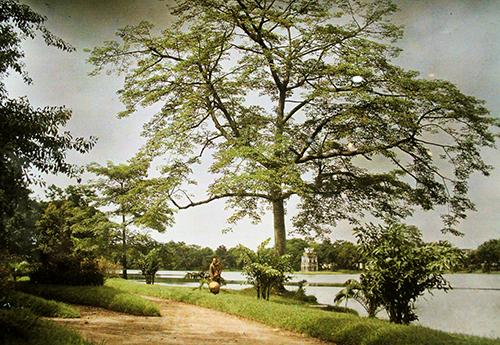 hanoi, first color photos, leon busy, french photographer