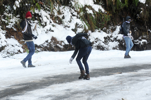 o quy ho pass, lao cai, snow, traffic congestion, sapa