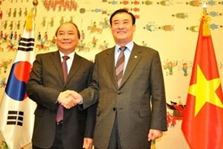 Vietnam-Sweden ties, regional peace, high technology