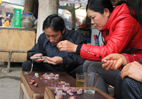 luc yen gem market, ruby, quatz, gemstone