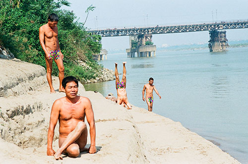 nude bath, Red river, beach for nude bath, hanoi