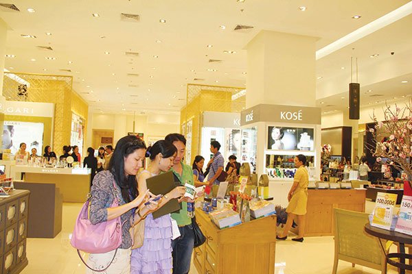 Retail chains, shopping malls