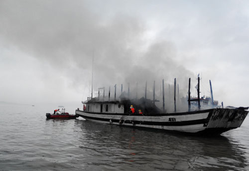 Ha Long Bay, fire boat, tourist boat