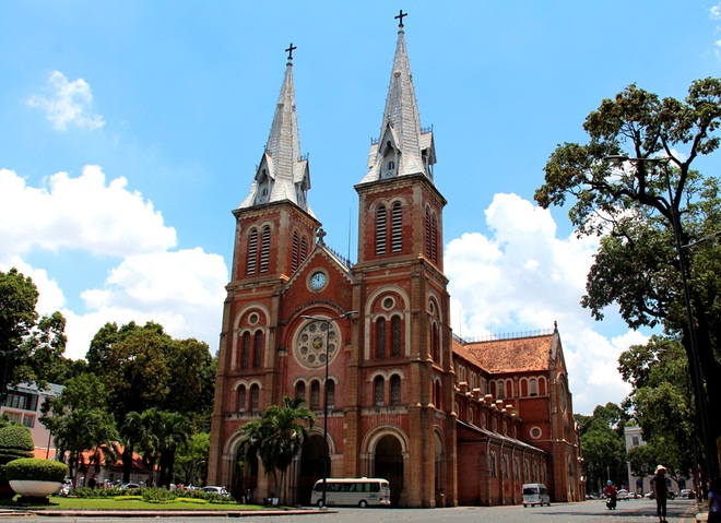 Saigon, HCM City, outstanding architecture, French style, Ben Thanh Market