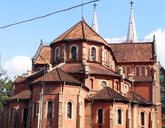 Saigon, HCM City, outstanding architecture, French style, Ben Thanh Market