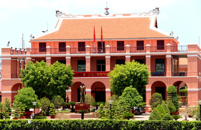 Saigon, HCM City, outstanding architecture, French style, Ben Thanh Market