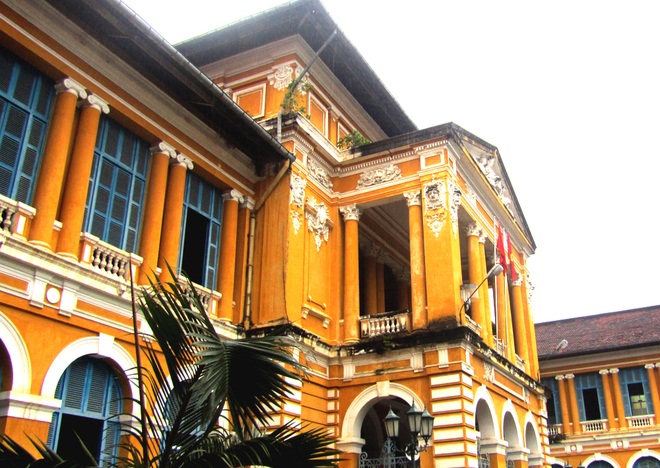 Saigon, HCM City, outstanding architecture, French style, Ben Thanh Market