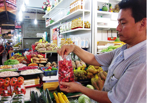 ben thanh market, products of ben thanh market, saigon, travel