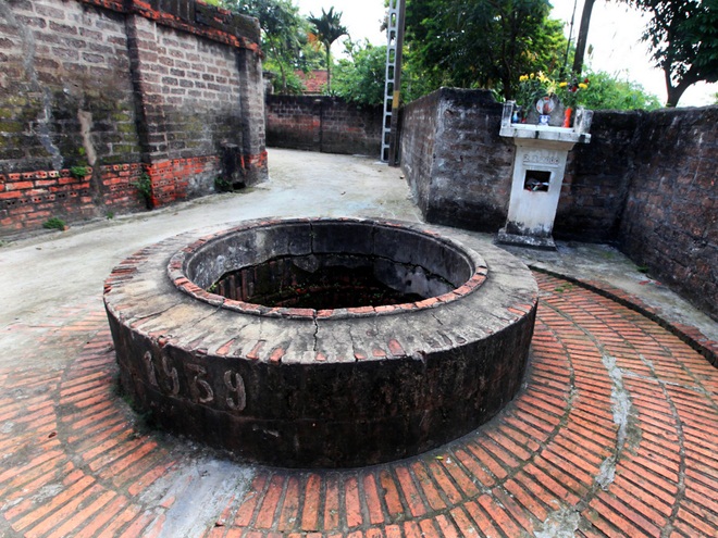 ancient wells, duong lam, hanoi